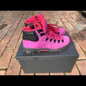 Nike ACG Boots Size 8